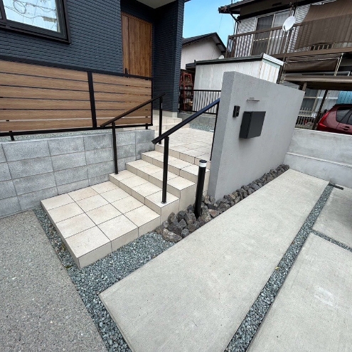 DECO GARDEN（株式会社上六左官）の施工事例 新築外構工事